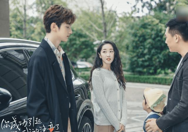 金庸一生的痛:起因10元小费,朱玫与他决然离婚,长子跳楼自杀